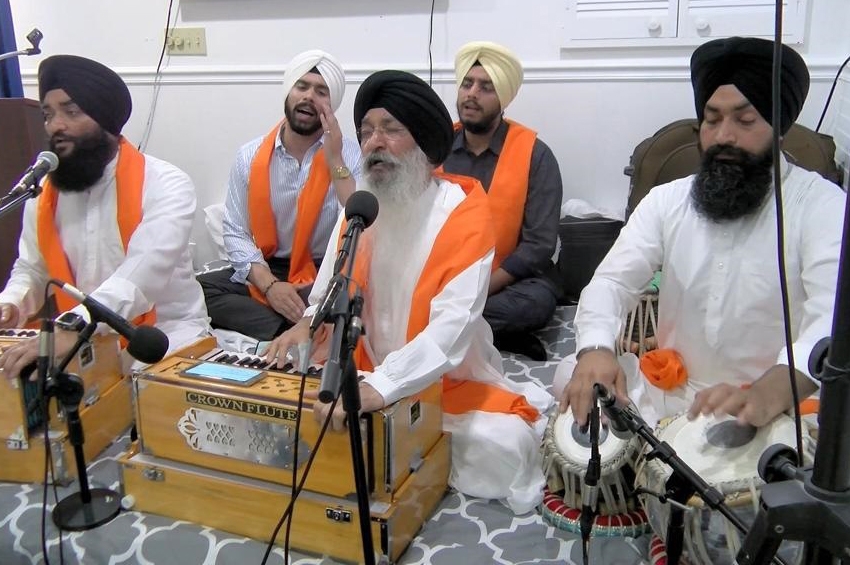 ਭਾਈ ਹਰਜਿੰਦਰ ਸਿੰਘ ਸ੍ਰੀਨਗਰ ਵਾਲਿਆਂ ਨੇ ਡੀ.ਐੱਮ.ਵੀ. ਦੇ ਵੱਖ-ਵੱਖ ਗੁਰੂਘਰਾਂ &rsquo;ਚ ਕੀਤਾ ਇਲਾਹੀ ਕੀਰਤਨ